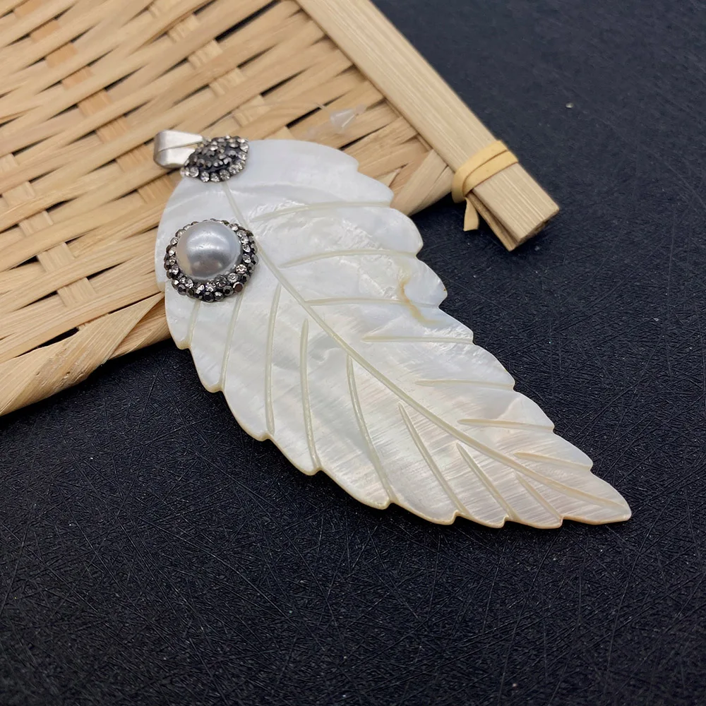 

Natural Freshwater Shell Pendant Leaf-shaped Jewelry Making Inlaid Imitation Pearl Pendant Ladies Necklace and Earrings 1 Piece