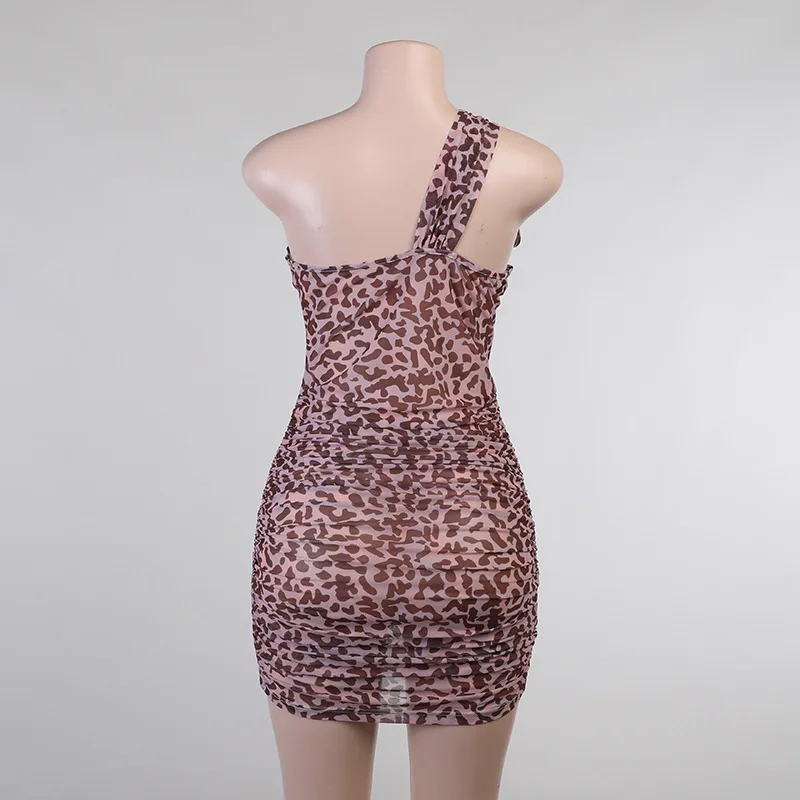 

2021 Sexy One Shoulder Leopard Printed Women Dress Backless Hips Pleated High Waist Hollow Out Party Pub Summer Bodycon Dress