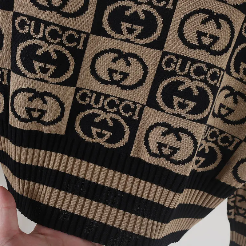 

Autumn and Winter 2020 New Retro Alphabet Jacquard Thickened Short Sweater V-neck Pullover Knitted Top