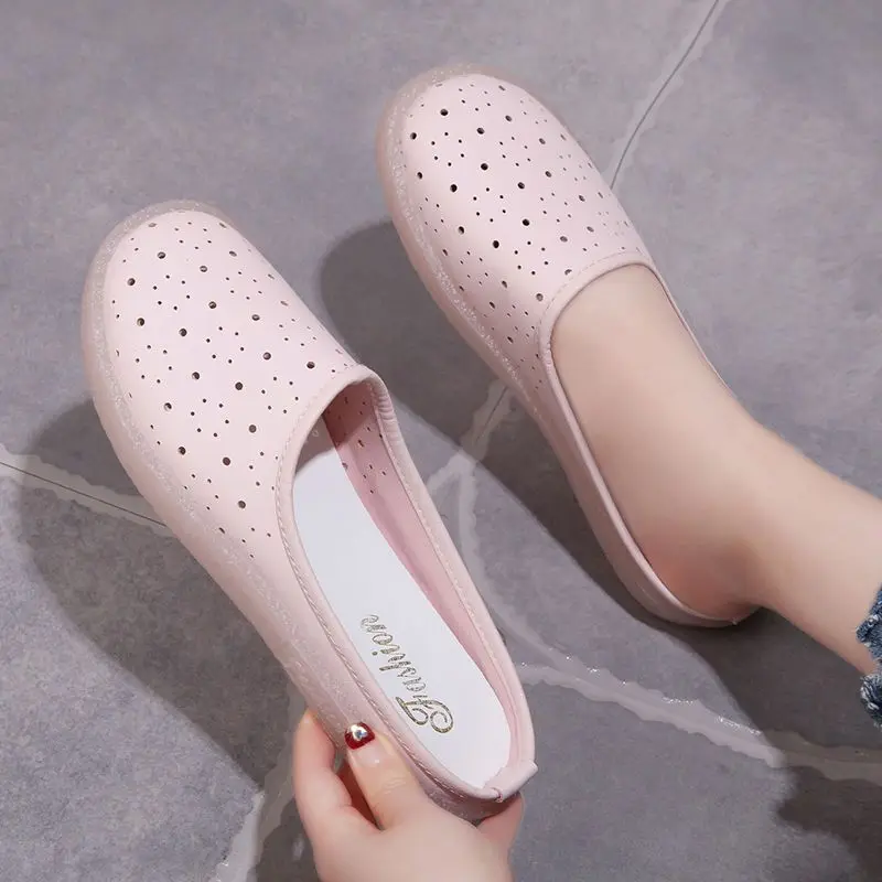 Женские сандалии на плоской подошве шлепанцы из мягкой кожи без застежки лето