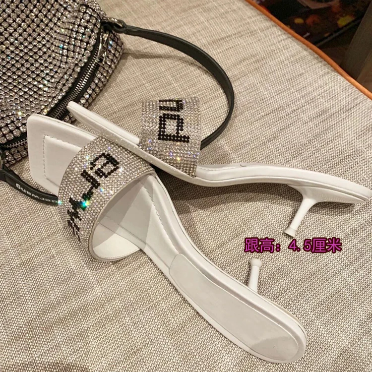 ?? 女性の靴ラインストーンサンダル女性2021夏新小剣ハイヒールファッション猫外部の摩耗サンダルとスリッパ