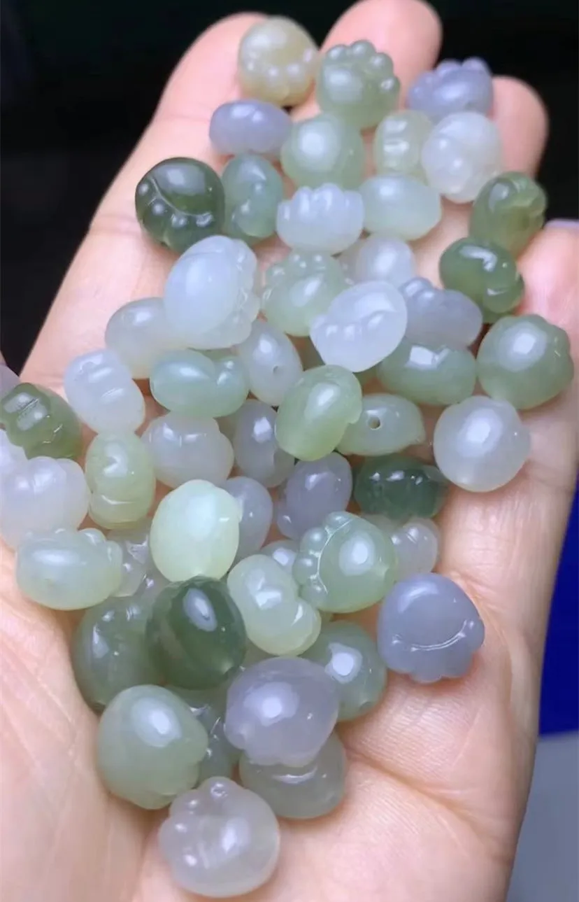 

New natural Hetian jade carved bear paw, handmade jade through-hole beads accessories for DIY jewelry making