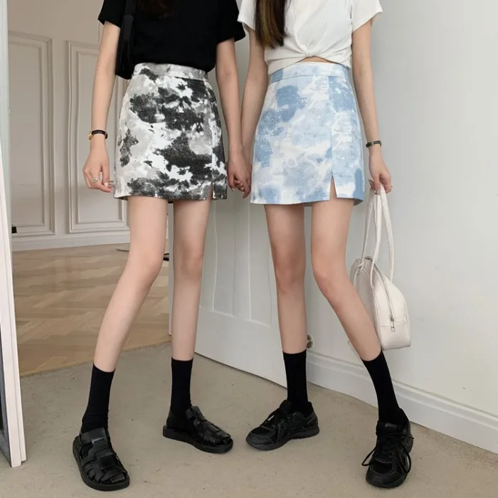 

Spring half-length skirt female 2021 new a-line skirt is thin, buttocks skirt tie-dye high waist split short skirt