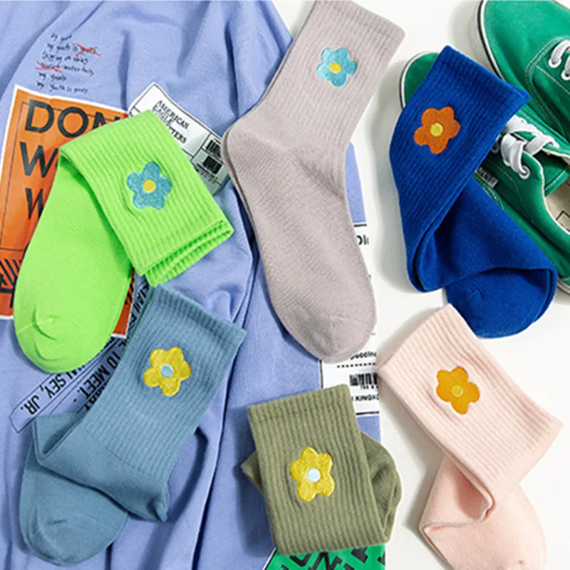 

Streetwear Flower Embroider Cute Socks Women Japanese Korean Harajuku Style Kawaii Socks for Ladies Funny Socks