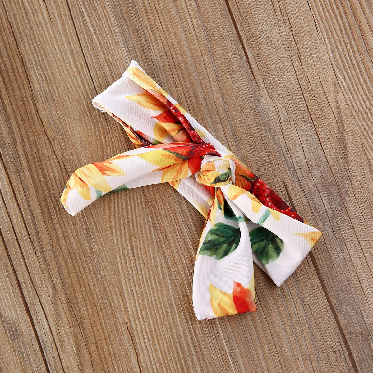 

Baby Girl Swimsuit Three-piece Set Strappy Bikini Long Tassel Decoration Printed Shorts Bow Headband Summer Child Clothing Set