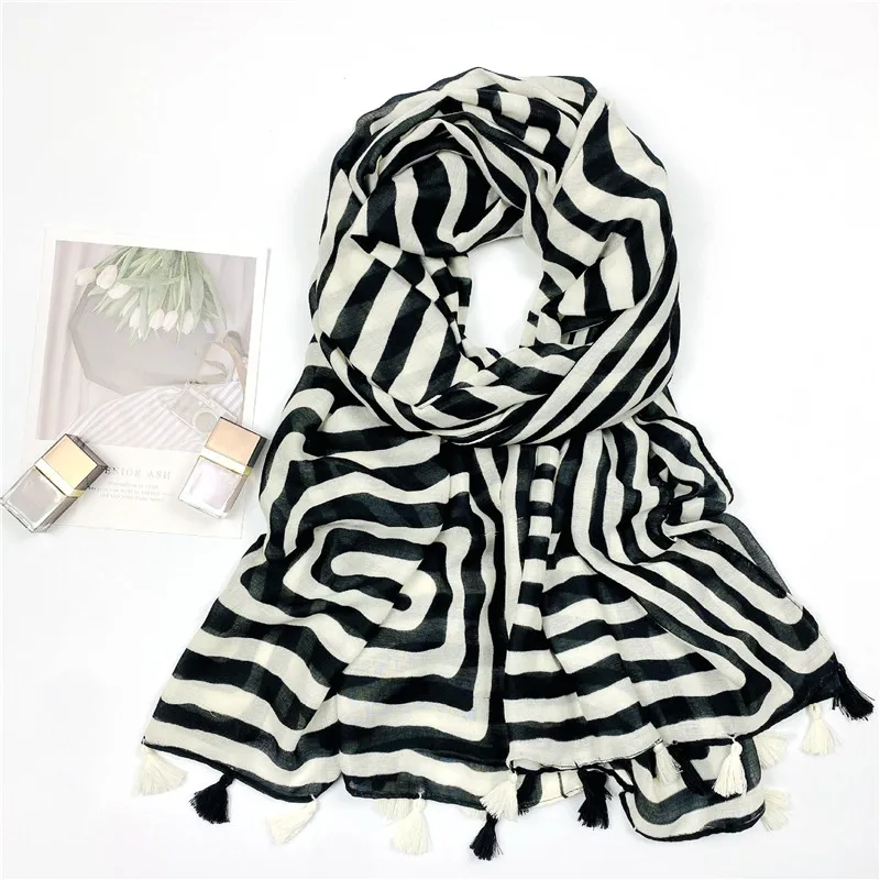 

2021 Spain Fashion Women Viscose Scarf Geometric Paisley Line Tassel Hijab Shawls and Wraps Female Foulards Echarpe Muslim Sjaal