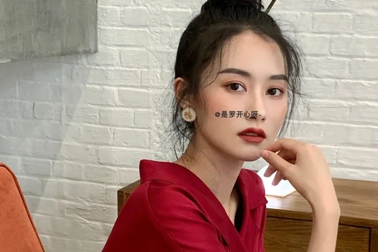 Korean New 925 Silver Pin Retro ins Round Abstract Portrait Stud Earring Female Jewelry for Women Girls Gift