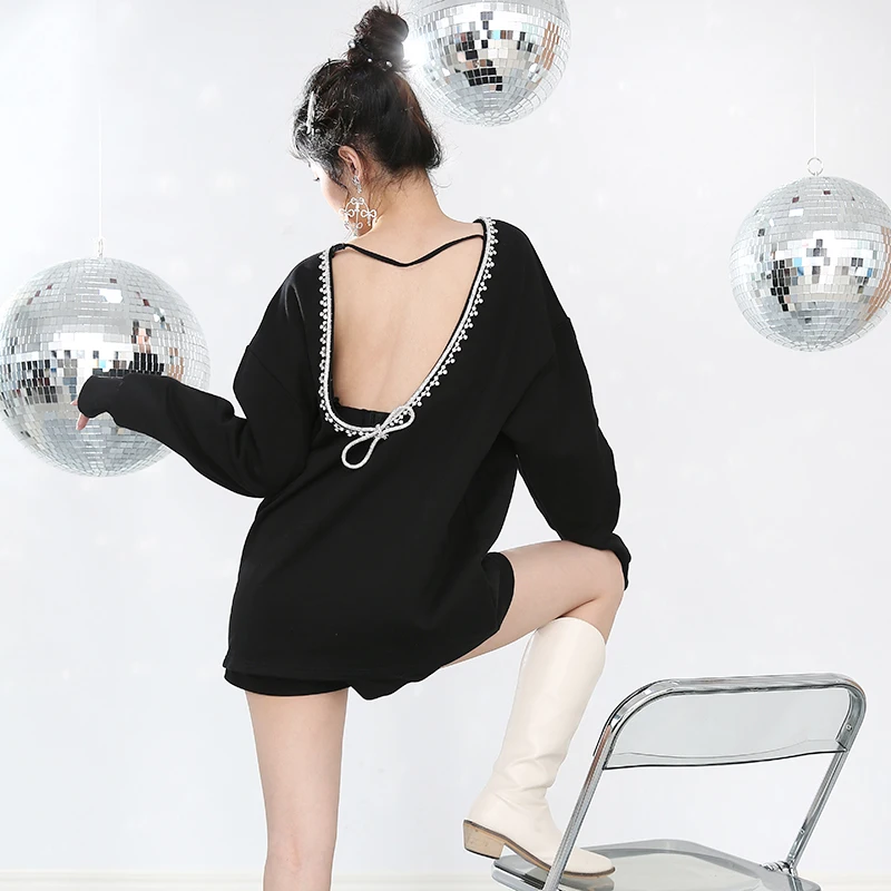 

[EAM] Women Big Size Rhinestone Backless Shining LongT-shirt New Back V-Neck Long Sleeve Fashion Spring Autumn 2021 1DD391501