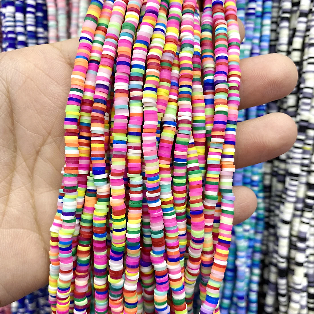 Бусины из полимерной глины плоские круглые с отверстием россыпью 4 мм для