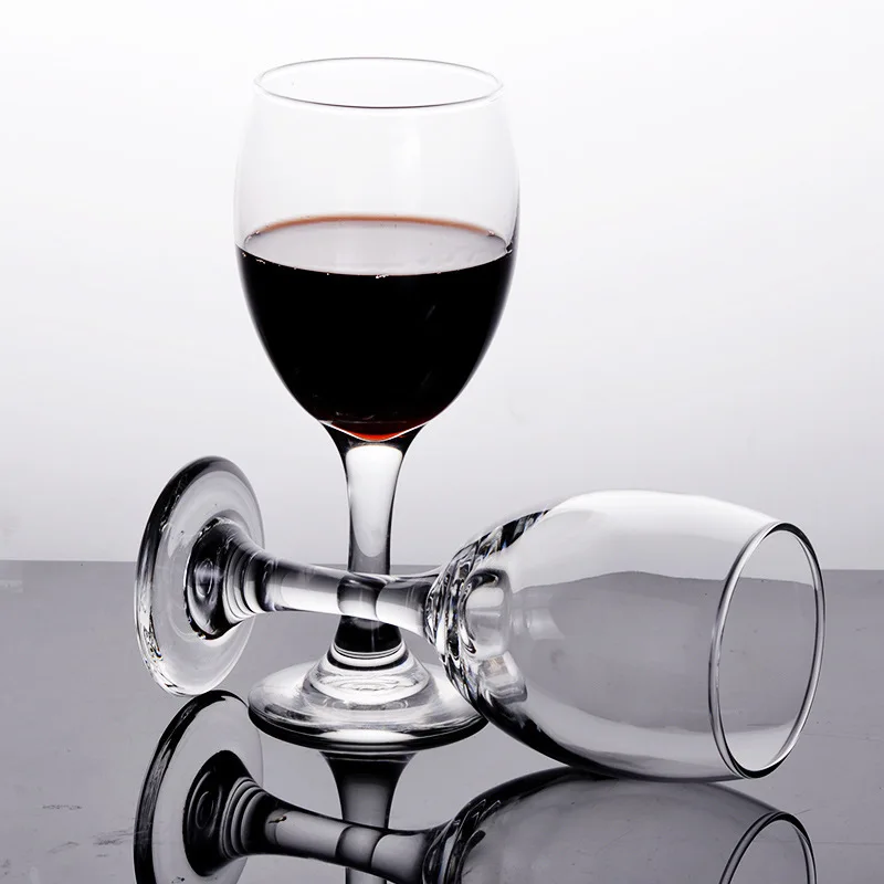 Прозрачная стеклянная чашка бокал Красного вина коньяк виски водка сок напиток