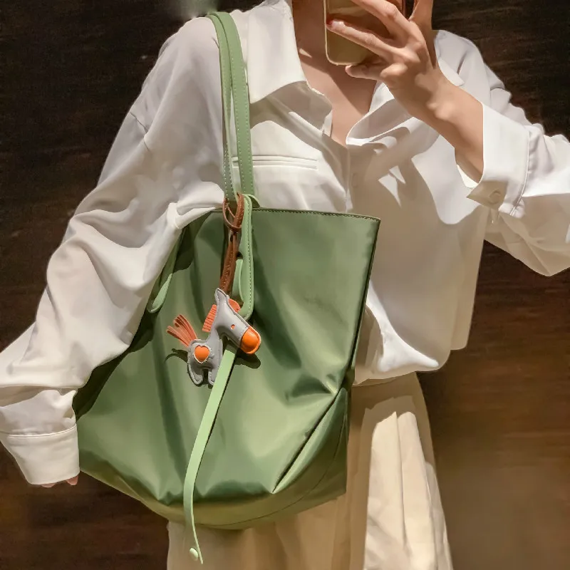 

Large-capacity Canvas Big Bag New Female Bag Shoulder Portable Fashionable Simplicity generous Mother Bag Channels Handbags
