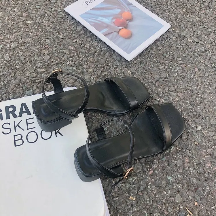 

2020 New European Style Open Toe Net Red Summer Women's Shoes Thick Heel Shoes with Square Head Black Sandals Women