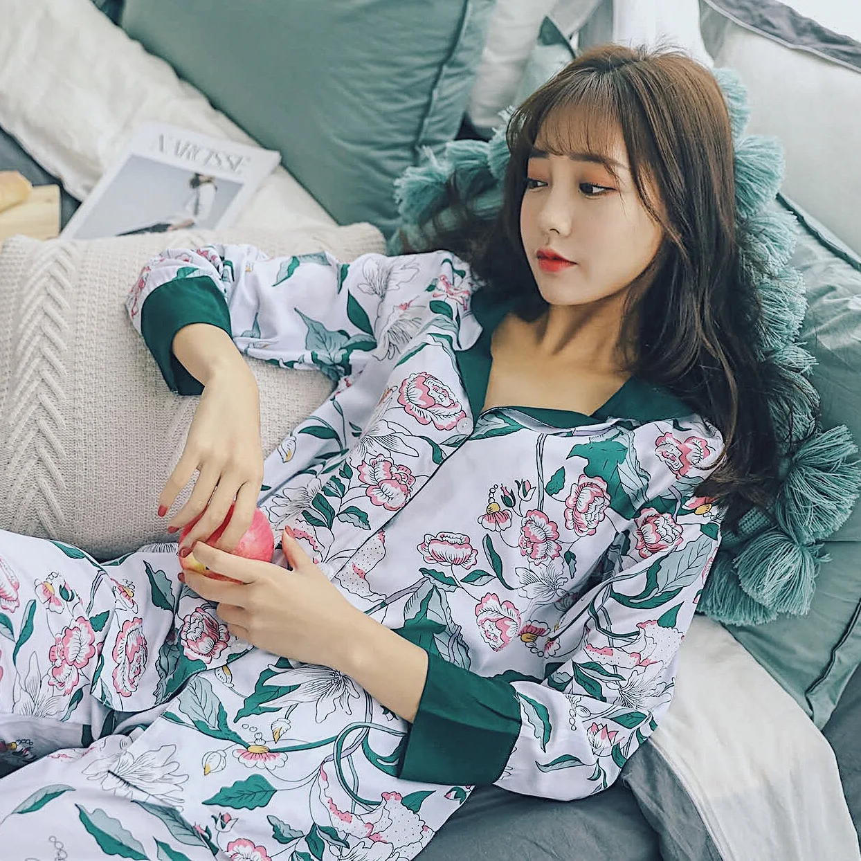 

2021 Spring and Autumn New Products Fresh Floral Ladies Pajamas Set Cotton Silk Lapel Long Sleeve Breathable Homewear
