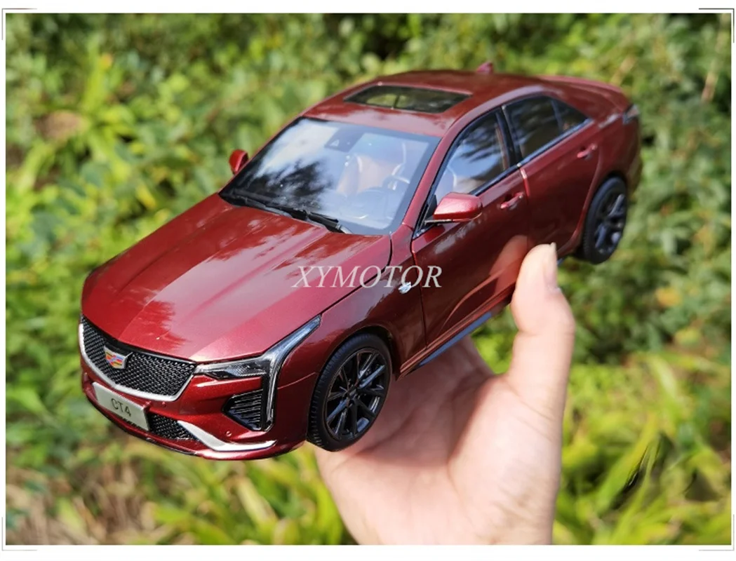 

Модель машинки металлическая в подарок Cadillac CT4, 1/18