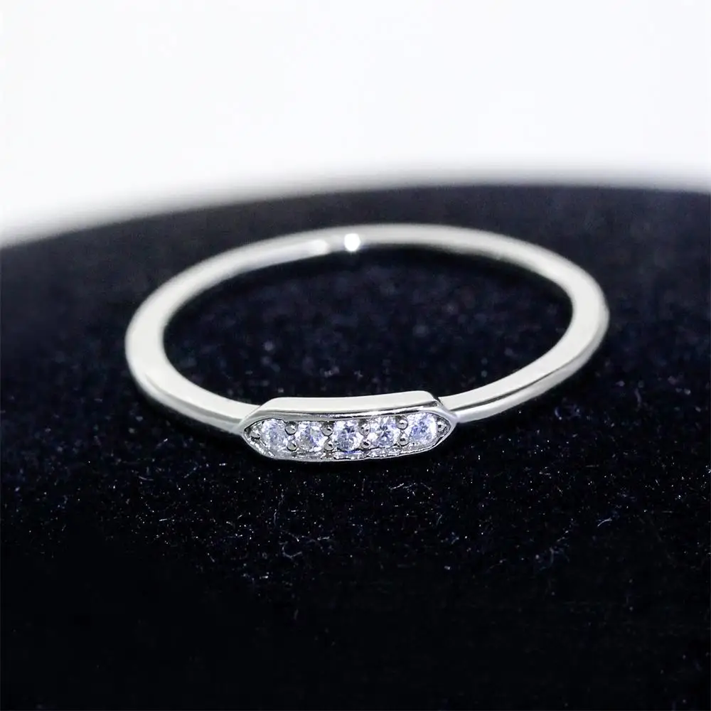 

Women Ring Fashion Simplicity Glamour Couple Wedding Ring Designed For Women Give Girl Gift Silver Plated Cubic Zirconia Ring