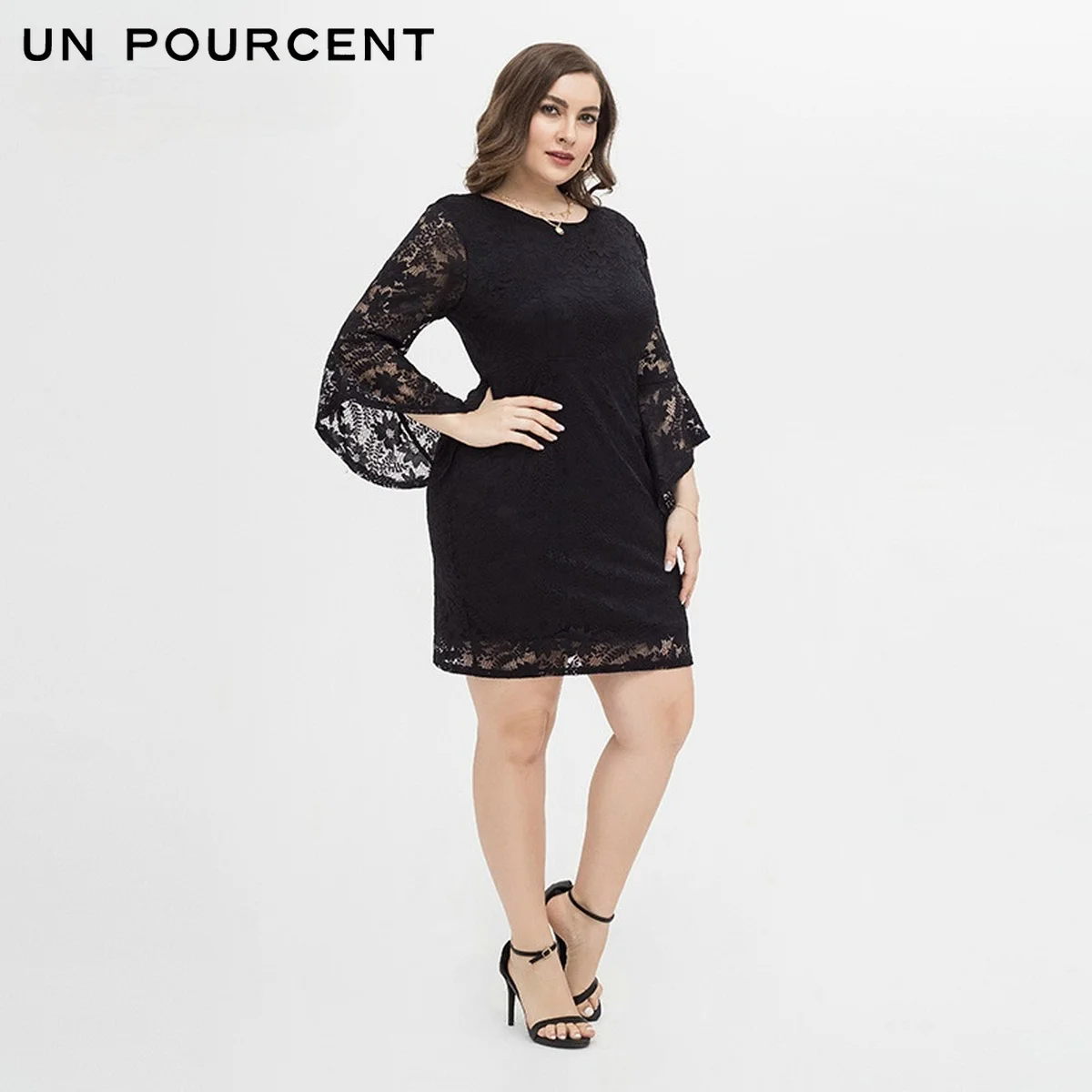 Женское кружевное платье черное элегантное облегающее больших размеров для