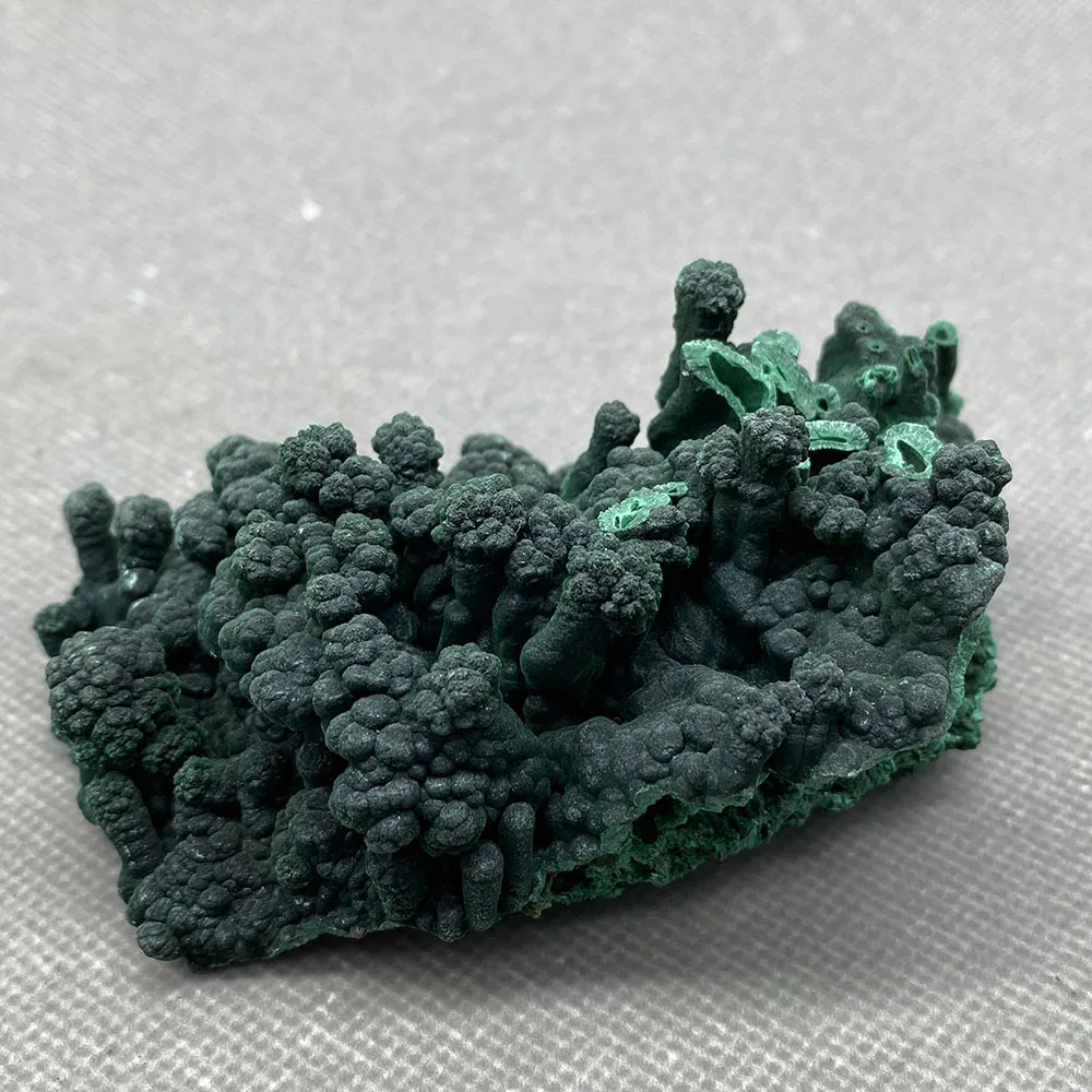 

Natural green malachite ornamental stone specimens come from China