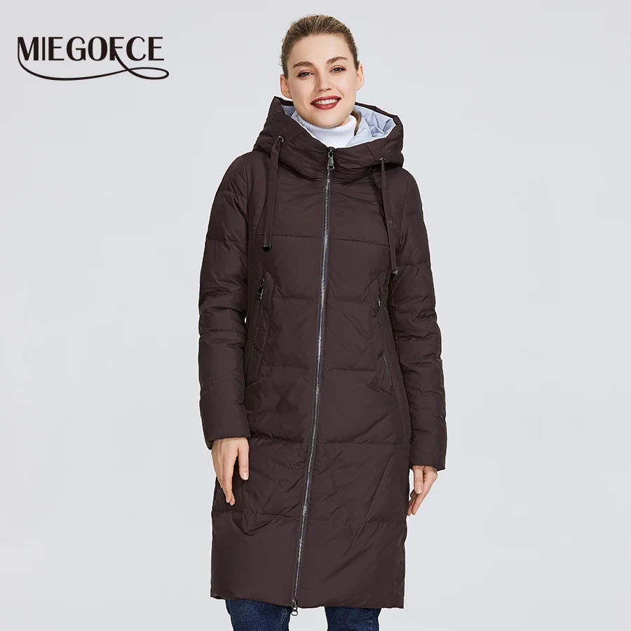 MIEGOFCE Новая зимняя женская коллекция курток средней длины теплое пальто с капюшоном европейский и американский стиль на открытом воздухе придает тепло и придает элегантность