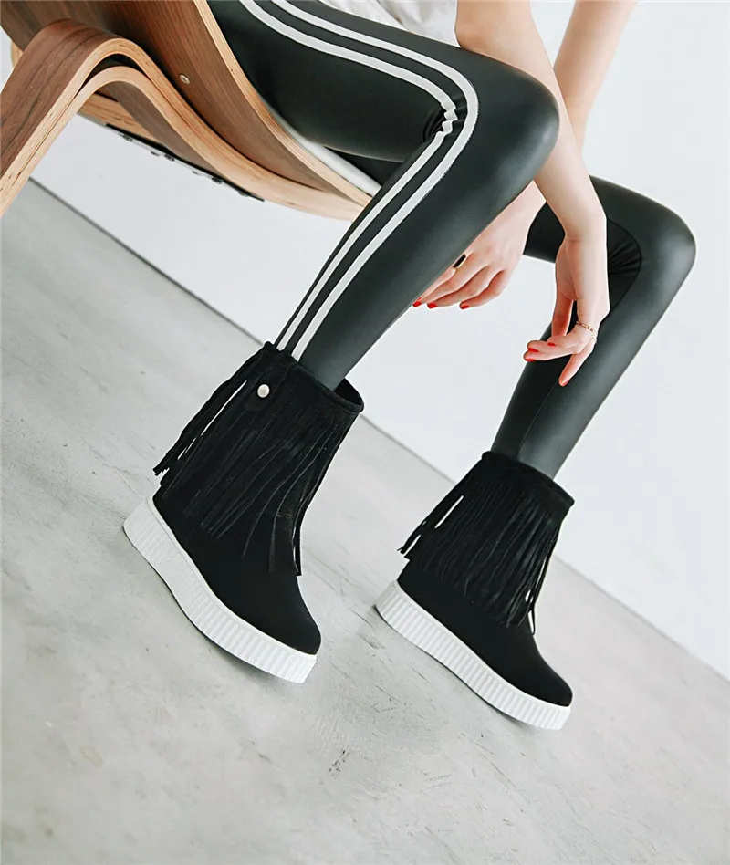 Женские ботинки из нубука и искусственной кожи с бахромой на платформе Зимние
