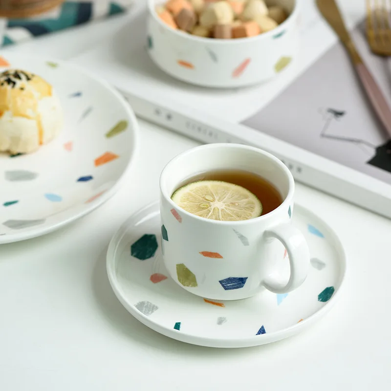 

Nordic Geometry Coffee Cup and Saucer with Glod Handle Coffee Spoon Set Ceramic Color Dots Tea Cup Reusable Espresso Cups Gift