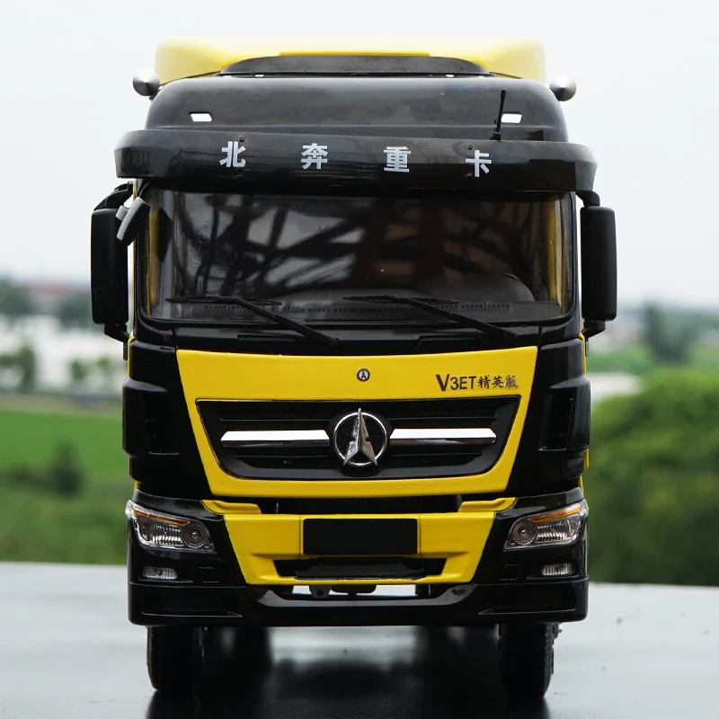 

1:24 North Heavy Truck V3 Tractor Alloy Car Model