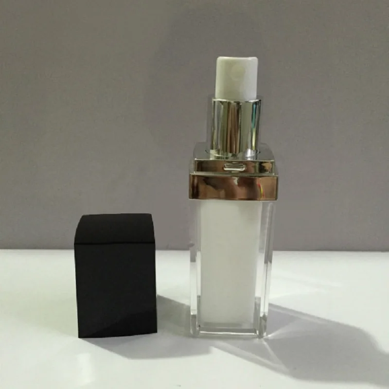 Акриловая бутылка квадратной формы 20 мл белая серебристая с насосом черная