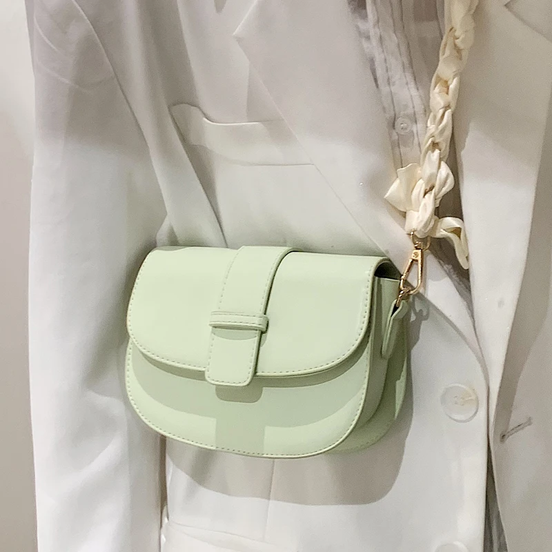 

Сетчатая красная надувная Сумка, новинка 2021, женская сумка на одно плечо, простая текстурная сумка с наклоном, сотня наборов, подседельная с...