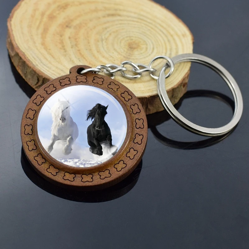 Брелок с лошадью деревянный автомобильный брелок бижутерия со стеклянными