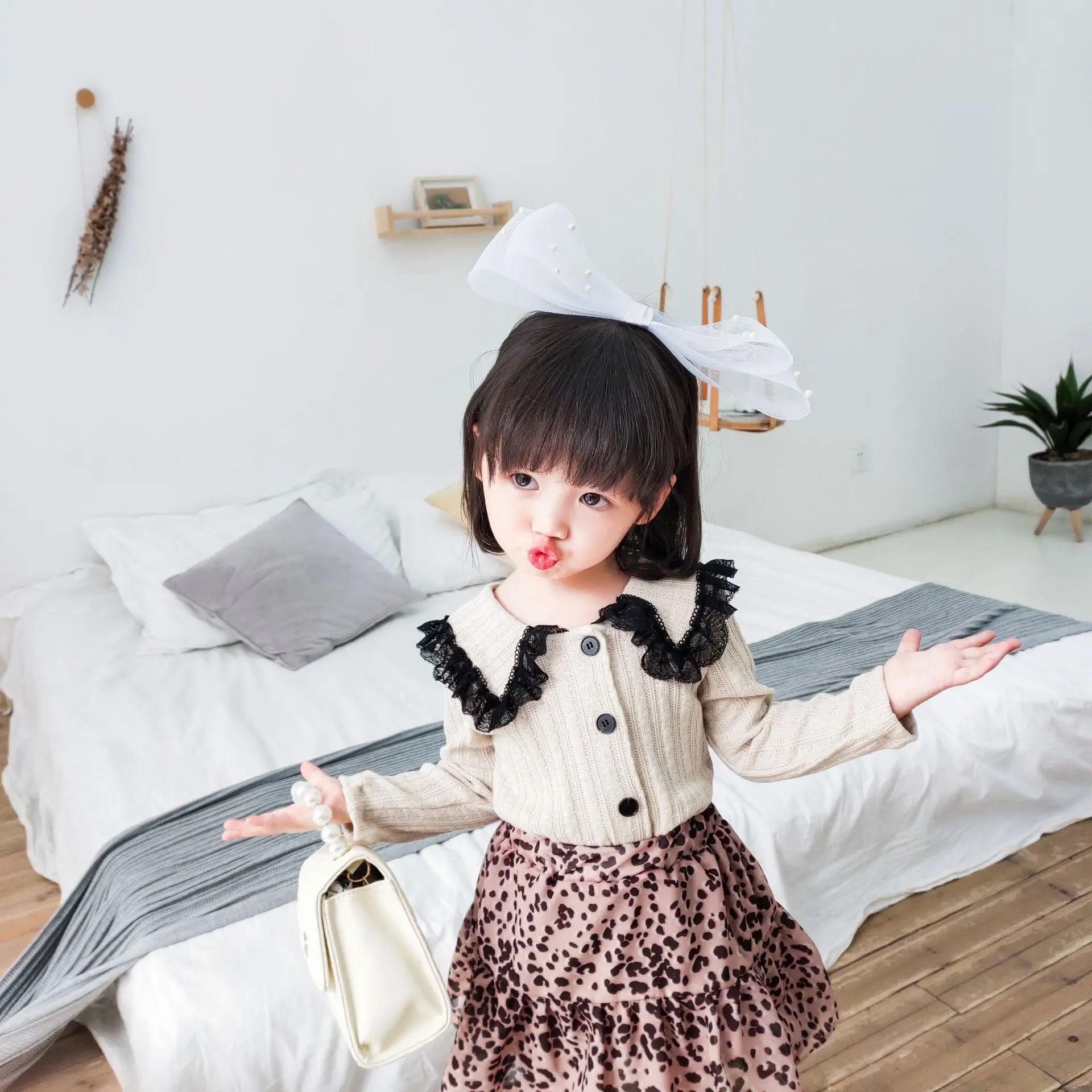 Весенние тонкие кардиганы в стиле пэчворк с кружевным воротником для маленьких