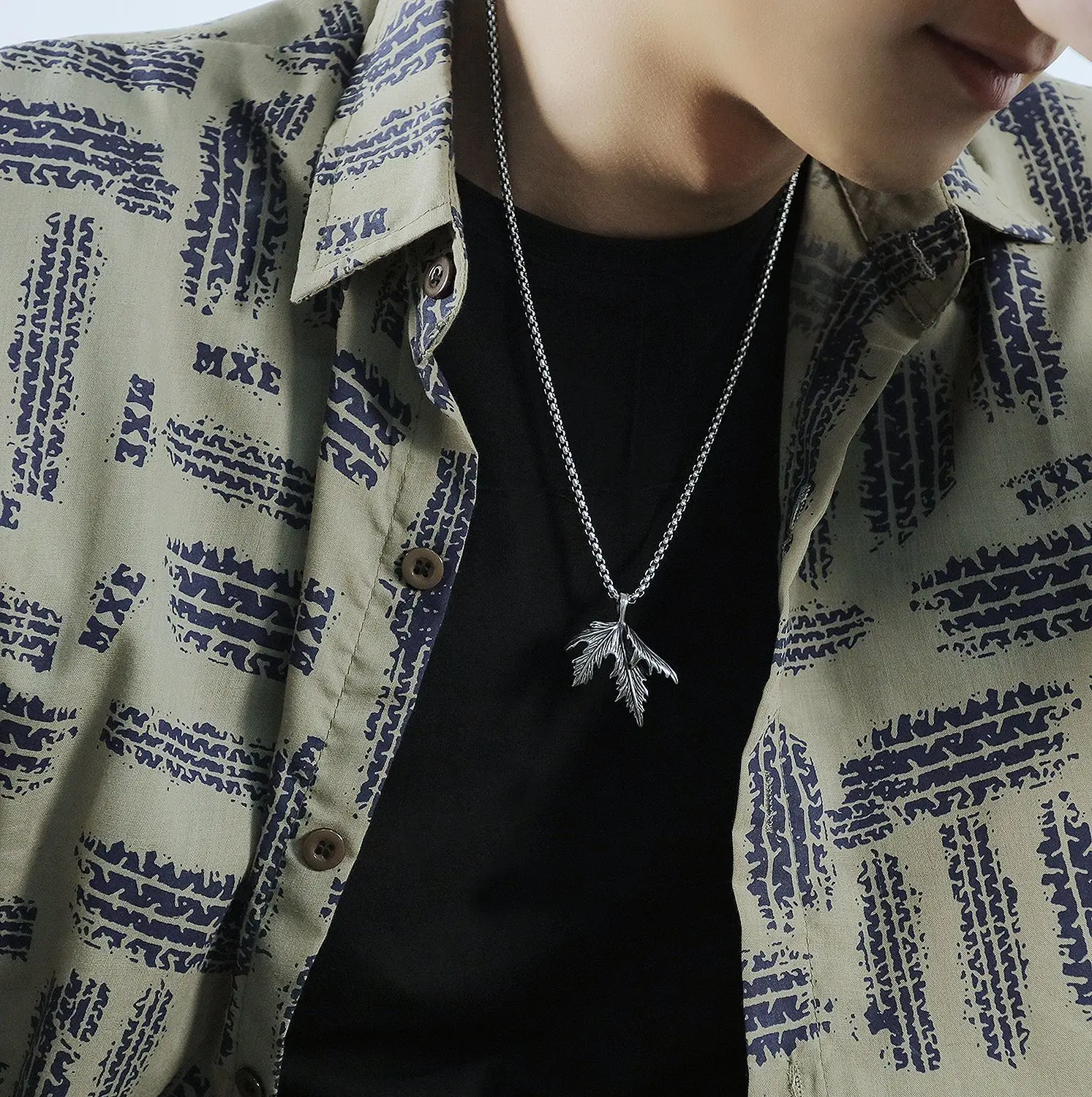 

2021 New Jewelry Classic Maple Leaf Titanium Pendant Retro Trendy Punk Hundred Hip Hop Stainless Steel Necklace For Men Chain
