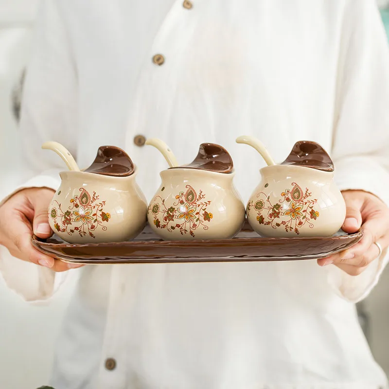 

European-style Creative Ceramic Seasoning Pot Three-piece Kitchen Utensils Seasoning Box Bottle Salt Shaker Seasoning Container