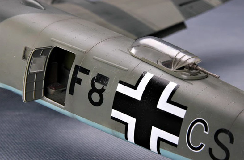 

Trumpeter 02814 1/48 Scale Focke-Wulf Fw 200C-4 Condor Transport Plane Airplane Aircraft Toy Plastic Assembly Model Kit