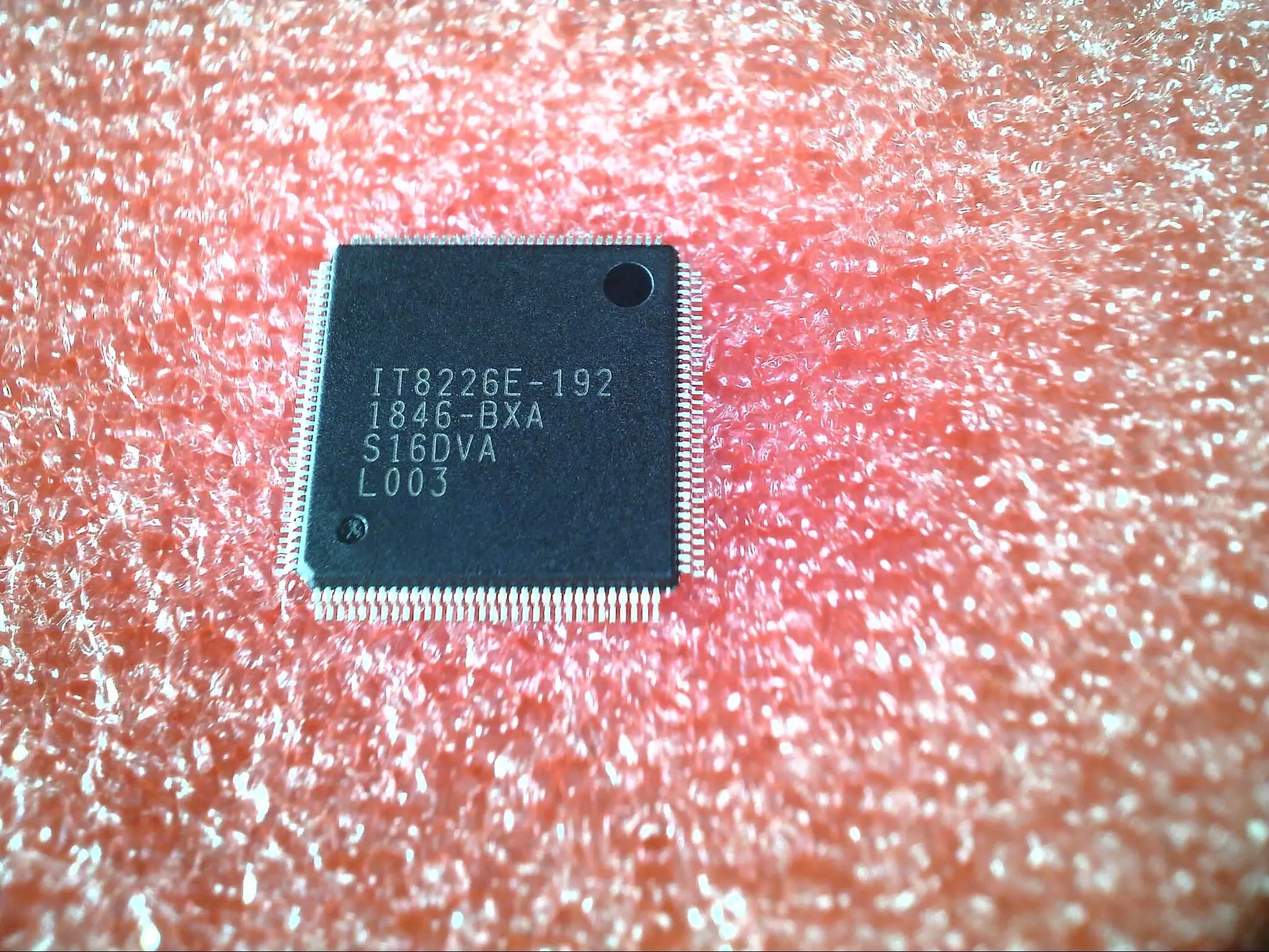 100% новый IT8226E-192 BX IT8226E-128 IT8226E 128 IT8996E-256 IT8996E 256 DX |