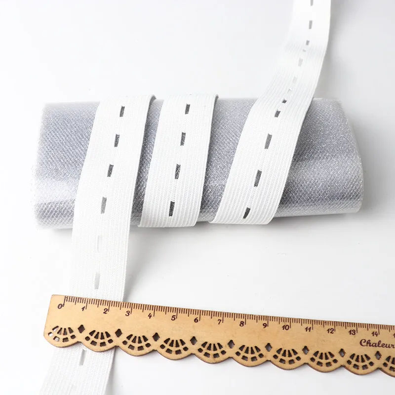 Маска эластичная перфорированная плоская лента 18 мм регулируемая по цвету для