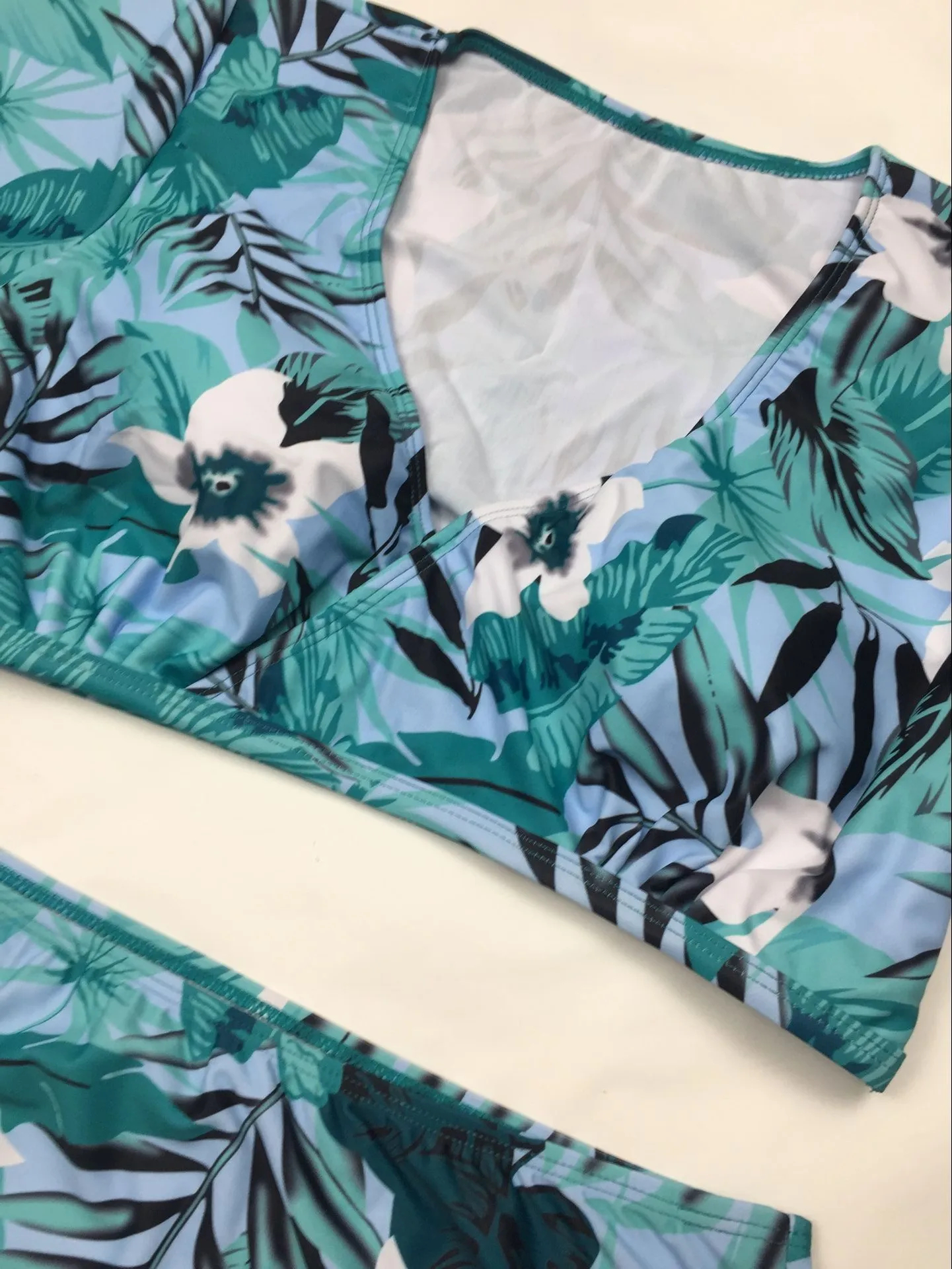 

Plus Size Bathing Suit 2021 Hot Sale High Waist Printed Tropical Plant Bikini with Shawl V-Neck Swimwear for Women K