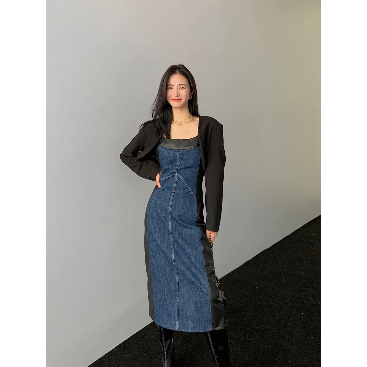 Женское платье 2022 осень шикарные Спагетти ремень Сплит Джинсы Сращивание ПУ кожа