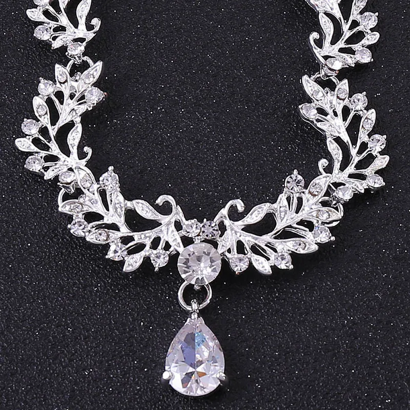 Свадебные серьги-гвоздики с кристаллами | Украшения и аксессуары