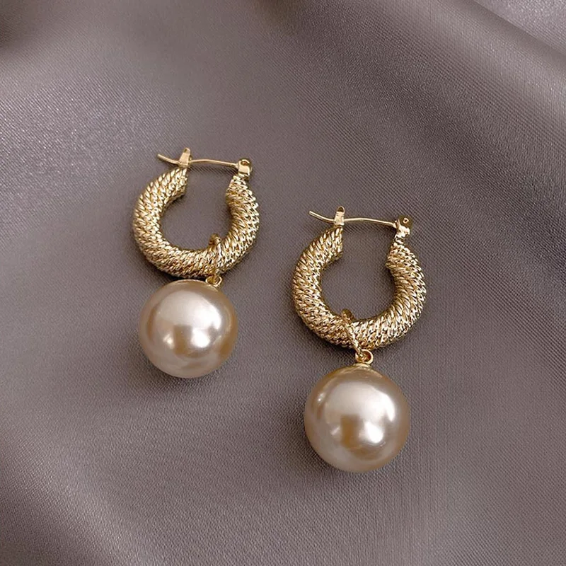 

2020 New Arrival Dominated Fashion Fine Pearl Drop Earrings Contracted Senior Geometric Metal Temperament Women Earrings Jewelry
