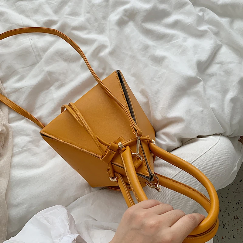 

phone bag protection case Triangle Shape Crossbody Bags For Famous Brand Girls Purse And Handbags Chains Tote Bags