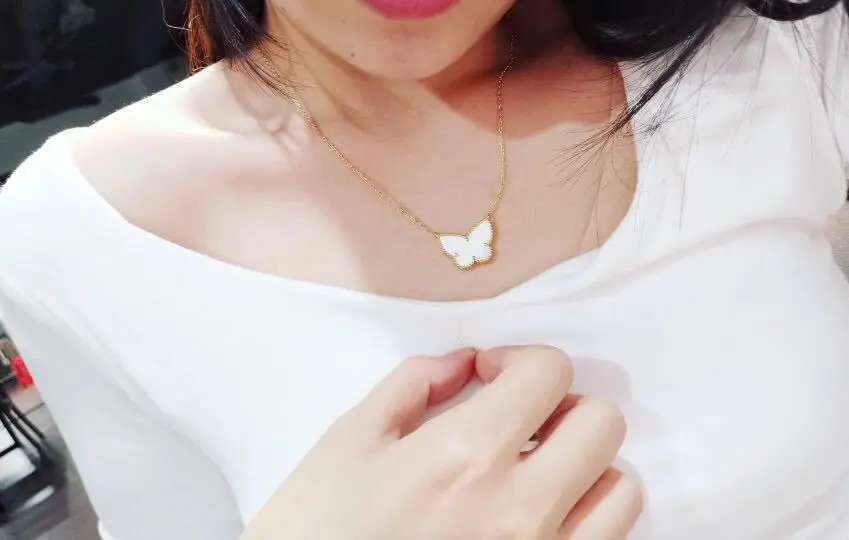 

2021 New White Fritillaria Butterfly Pendant Necklace Women's Rose Gold Clavicle Chain Bow French Butterfly Necklace Jewelry