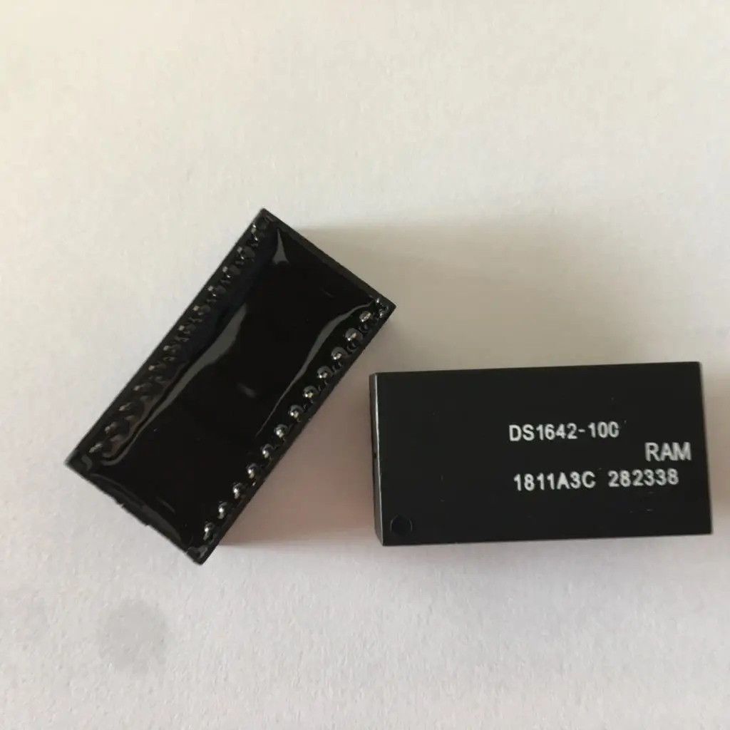 

1 шт./лот DS1642-100 DS1642 DIP-24 в наличии на складе