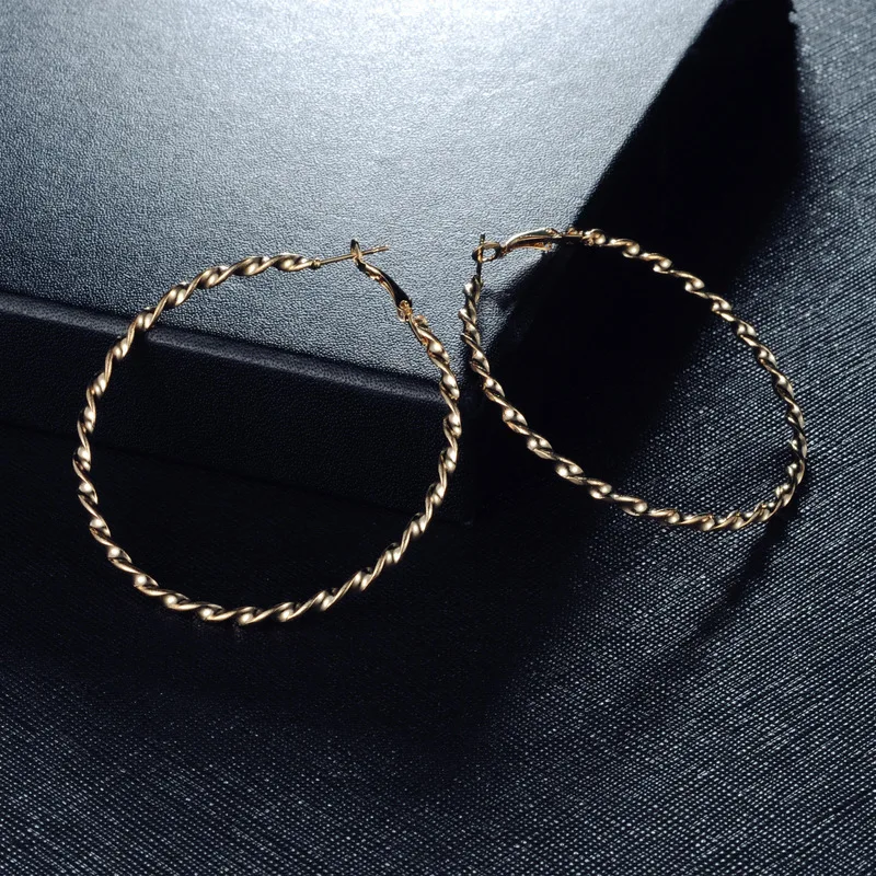 Женские серьги кольца в стиле панк золотистые/Серебристые с волнистым рисунком