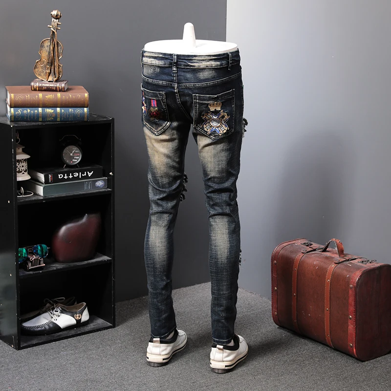 Джинсы с заплатками дырками на весну мужские эластичные облегающие джинсы