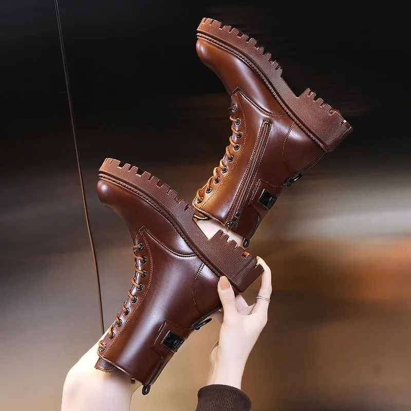 

Women's Boots Fall/winter 2021 New Black Boots Simple British Casual Martin Boots Thick Heel Strap Boots.