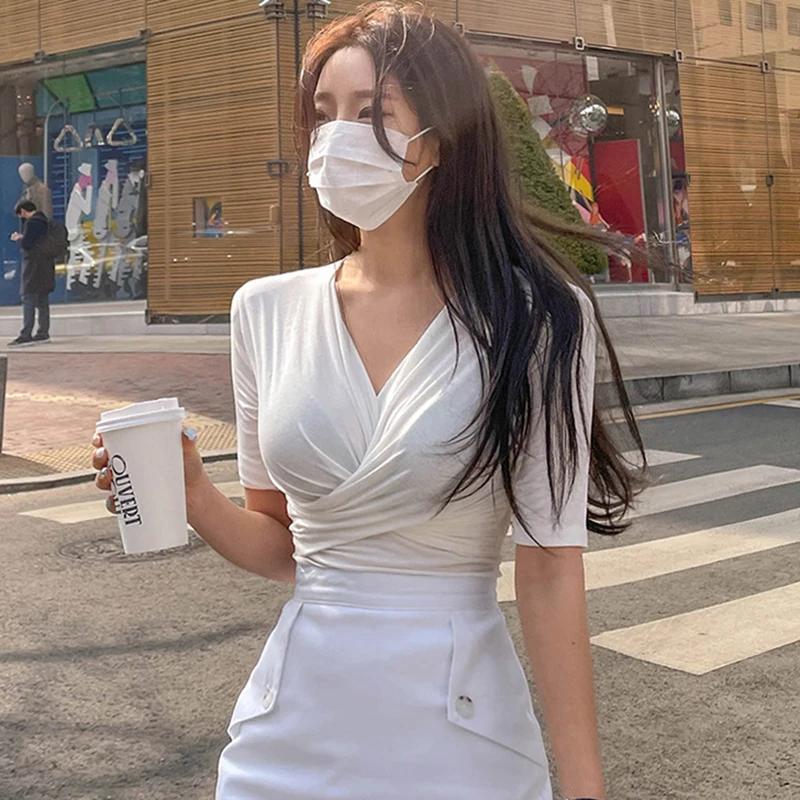 

2021 Summer Solid V Neck T Shirts Women Sleeve Sexy Short Tops Crop Ladies Casual Tops Tees Female White off shoulder top