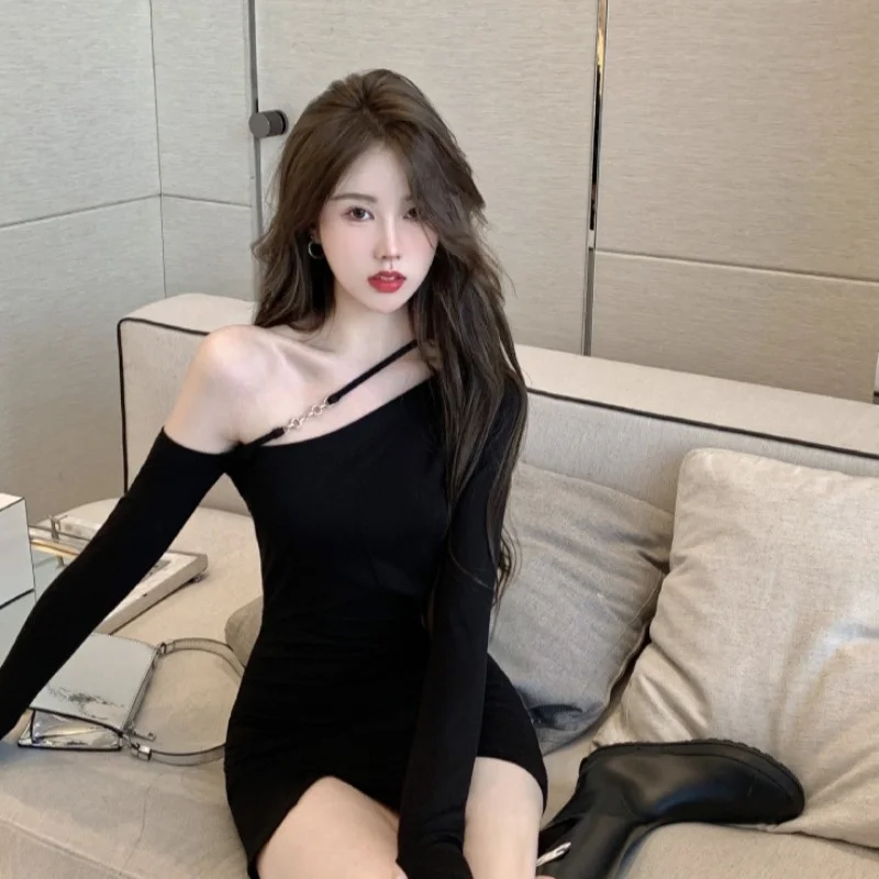 

Женское вечернее платье средней длины, с длинным рукавом