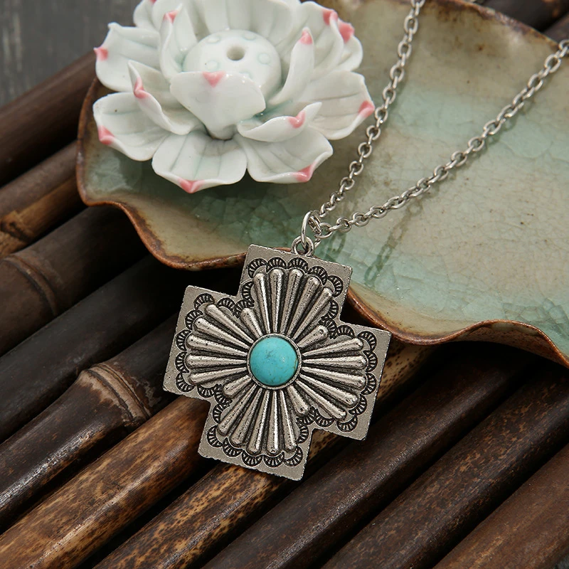 

Simple Exaggerated Turquoises Cross Petal Pendant Necklace Bohemian Retro Style Pendant Necklace Ladies Girl Jewelry Best Gift