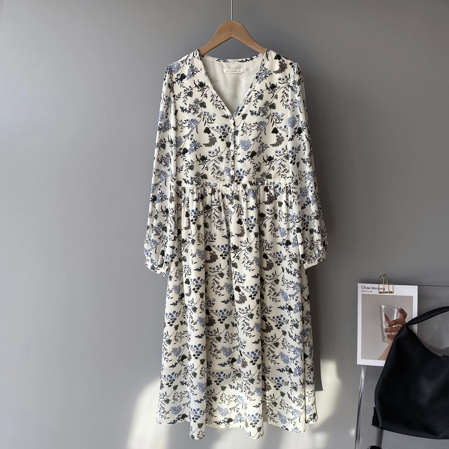 

COZOK Evening Flower Medium Length Dress Women's 2021 Spring French Gentle Wind V-neck Long Sleeve Skirt 1913