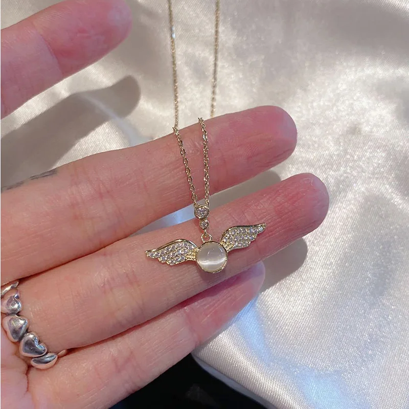 

Women Flashing Wings Diamond Necklace 925 Sterling Silver Lip Chain Cute Girl Jewelry Accessories Temperament Clavicle Chain