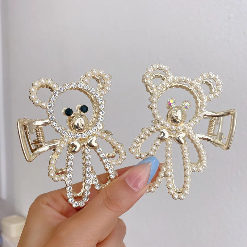 

Temperament Fashion Hollow Pearl Bear Hairpin Simple Fashion Catch Clip Home Travel Diamond Shark Clip Female